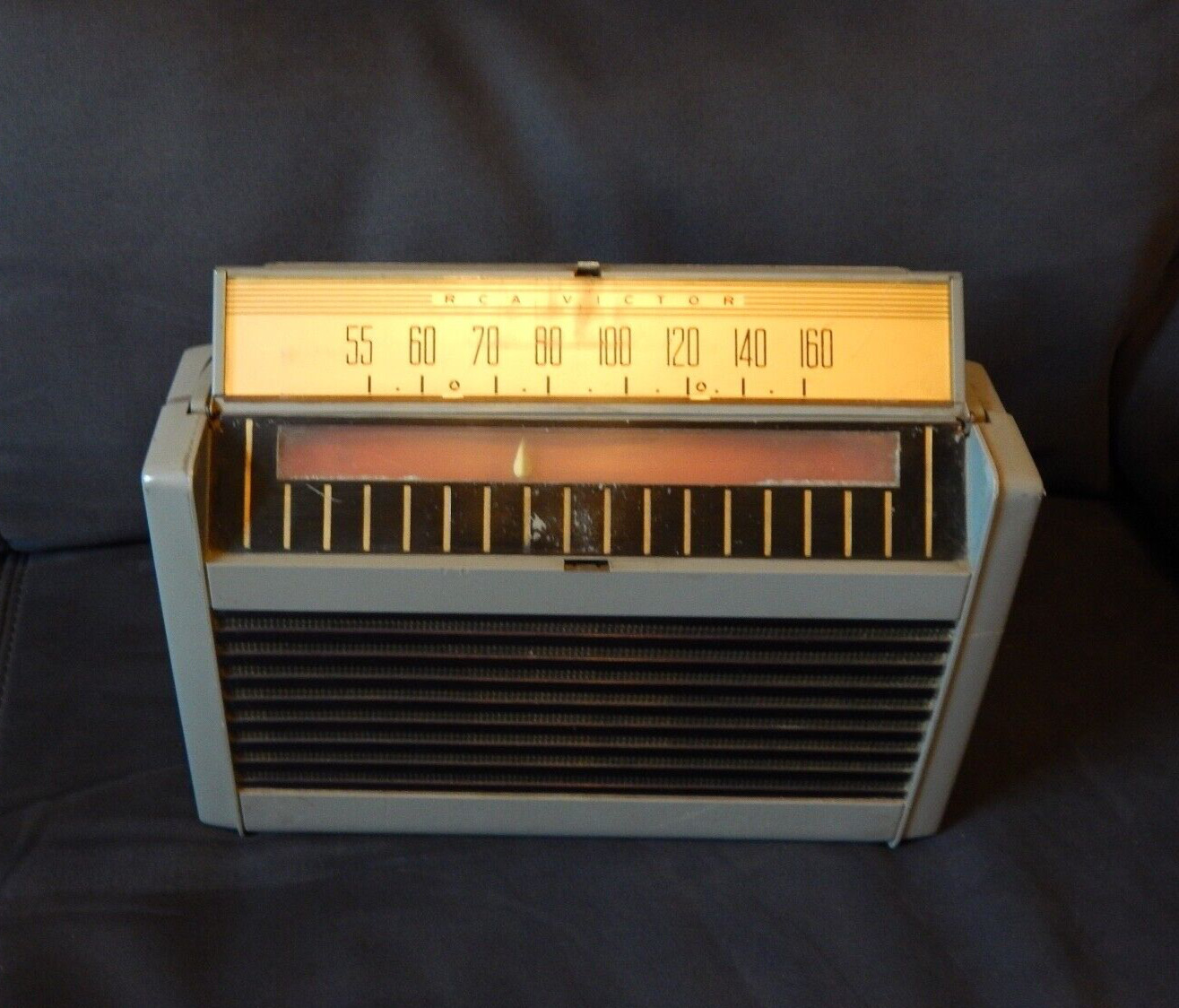 1950S RCA Victor AC/Battery Portable Radio FlipUp Dial PARTS/REPAIR 5-BX-41
