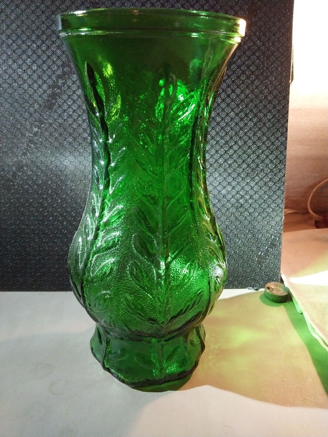 VTG FTD Emerald Glass Fern Leaf Pattern Vase Textured