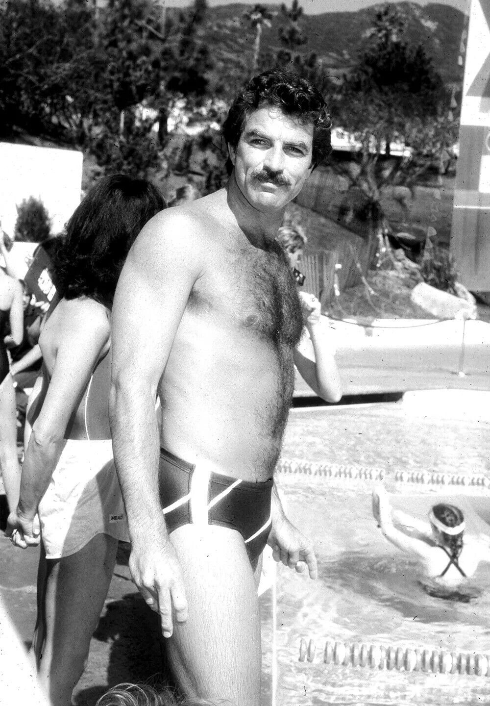 Tom Selleck  Magnum P.I.  1980\'s 11.7x16.5 Glossy Photo Poster