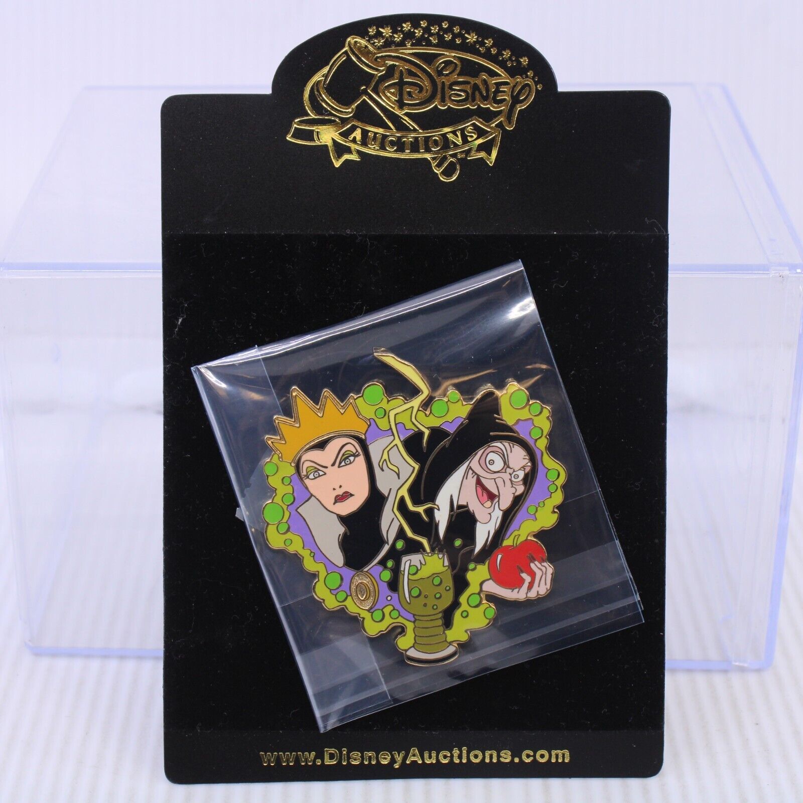 A4 Disney Auctions LE 100 Pin Transformation Evil Queen & Old Hag Snow White
