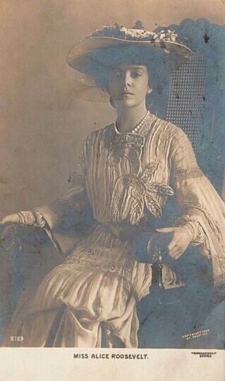 1906  Theodore Roosevelt\'s Daughter Alice Roosevelt Glamour Photograph  Postcard
