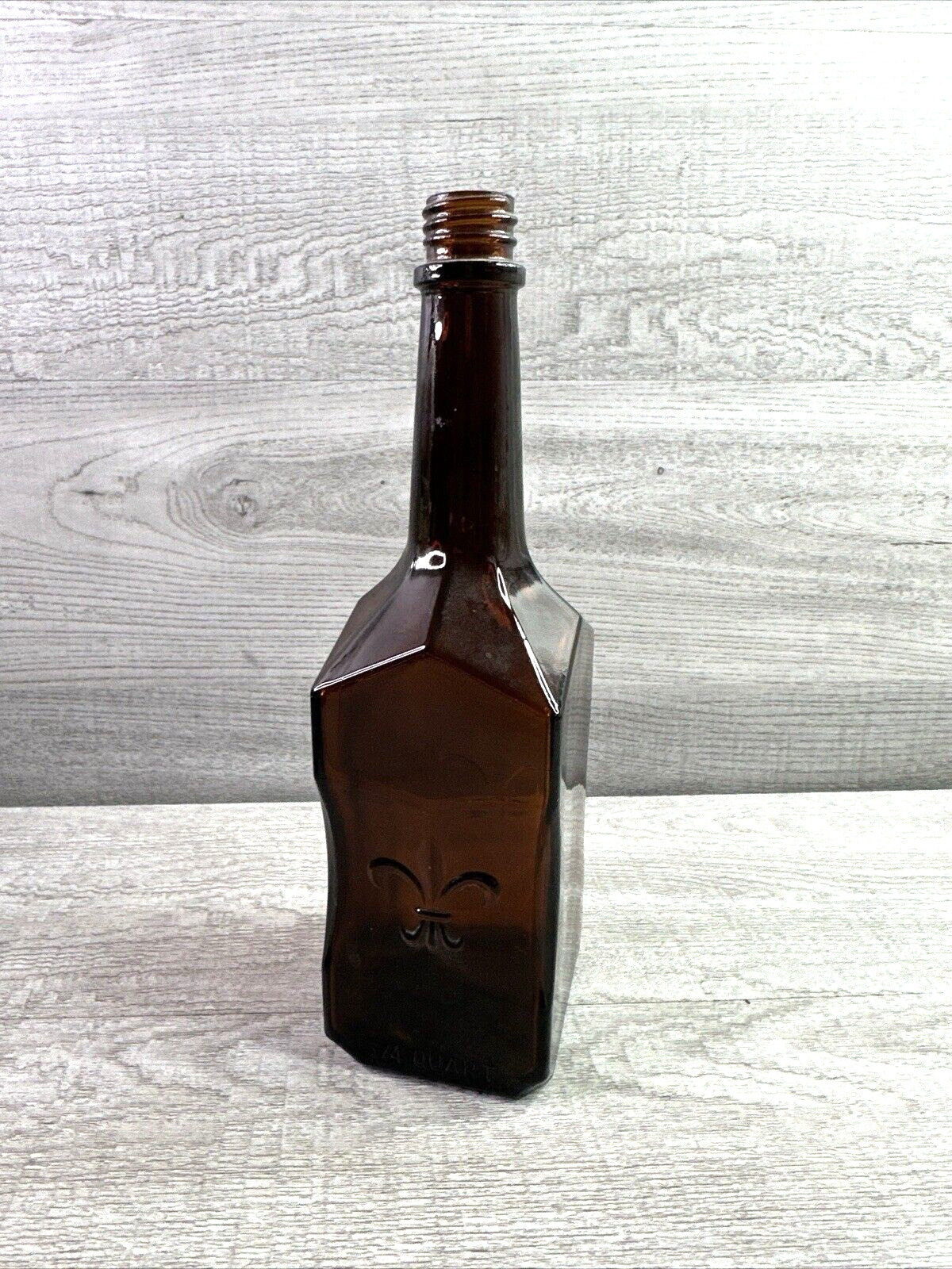 1972 Vtg 3/4 Quart Liquor Bottle Fleur De Lis Amber Square Bottom Curved Sides