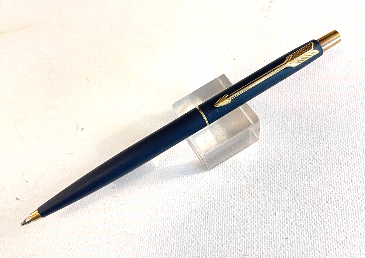 1989 Parker Classic Matt Navy Blue Ball Pen Gold trim OLD MARK.  Near perfect.