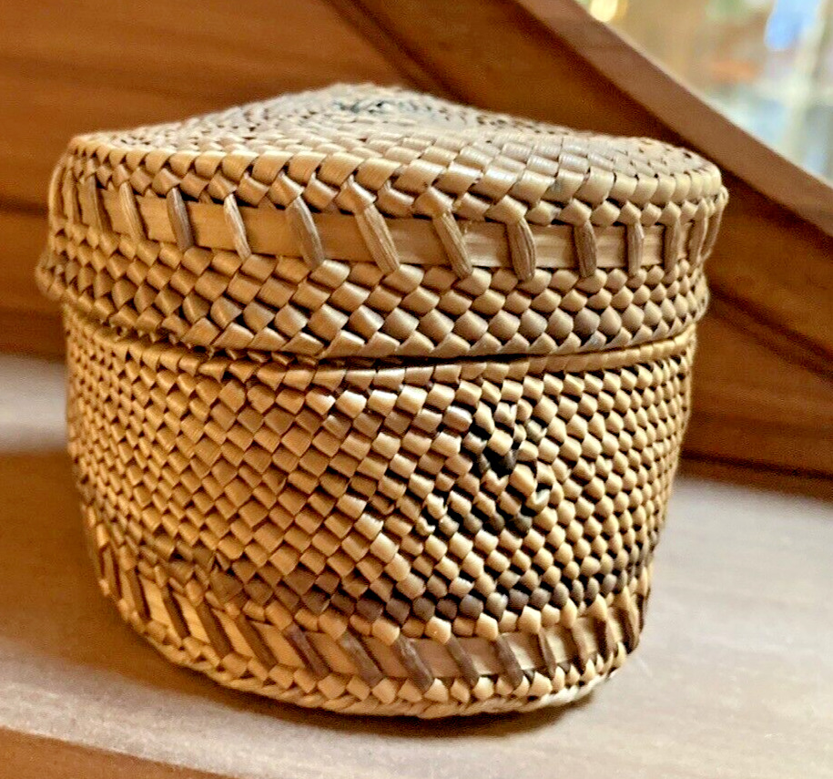 Vintage Native American Makah Nootka PNW Small Covered Basket