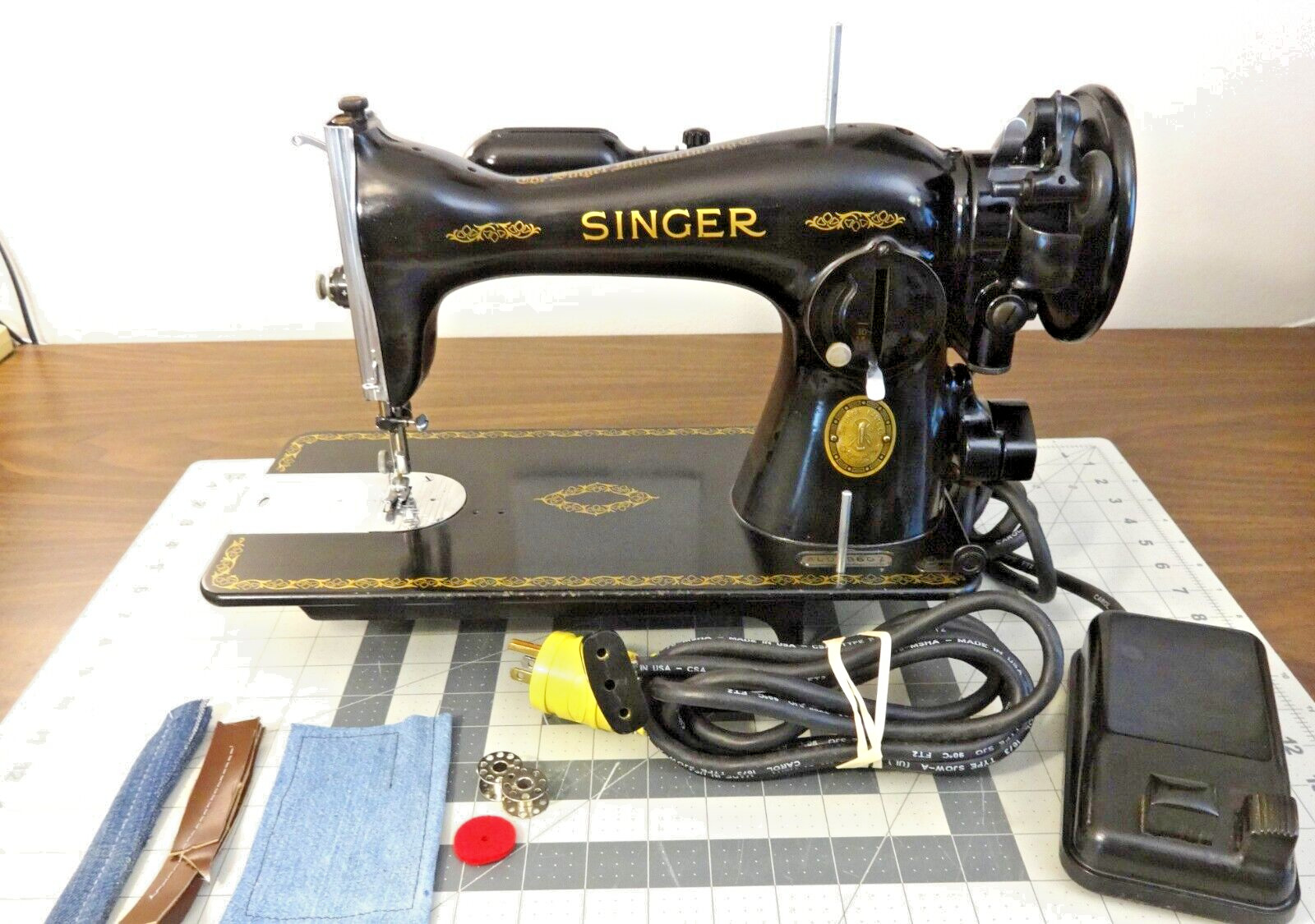 BEAUTIFUL 1952 SINGER 15-91 Sewing Machine Gear Drive - SERVICED - Denim Leather