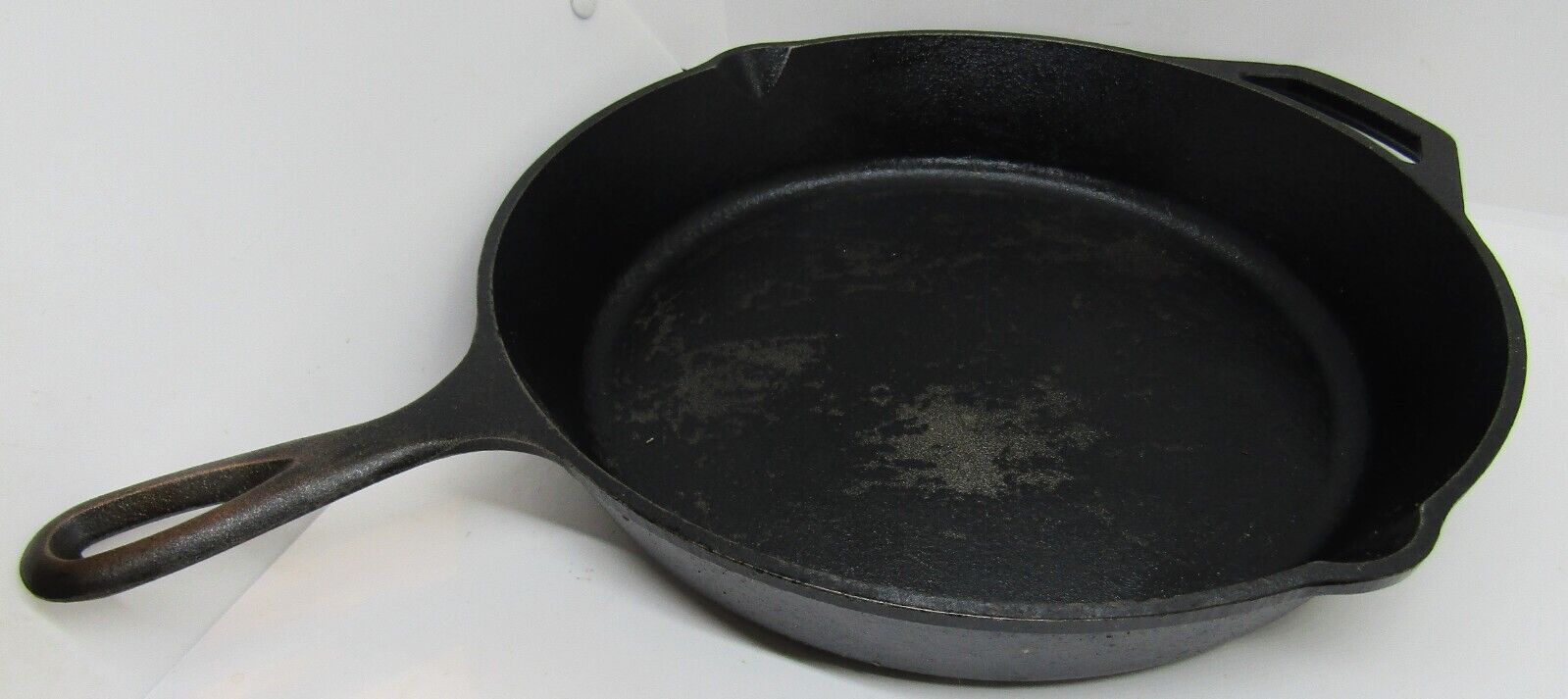 Vintage Lodge Cast Iron Skillet With Assist Handle 12\