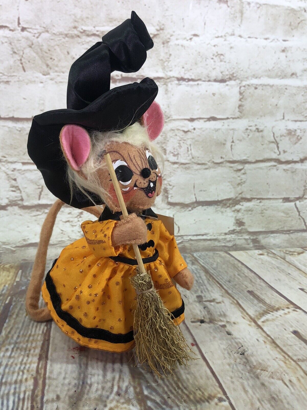 Annalee Halloween 6 in Sider Witch Mouse Doll With Broom Orange Dress New Tag
