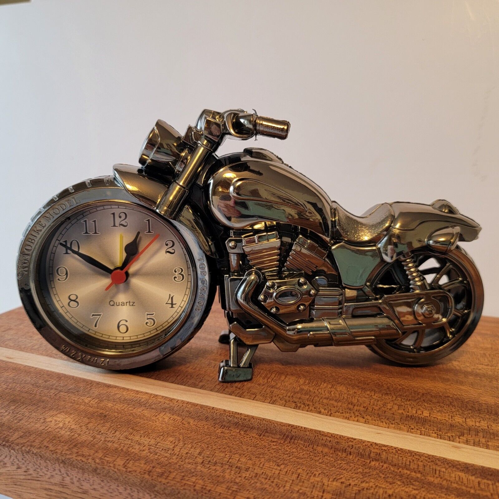 Vintage Quartz Motorcycle Desk Clock Battery Operated Chrome Silver Color