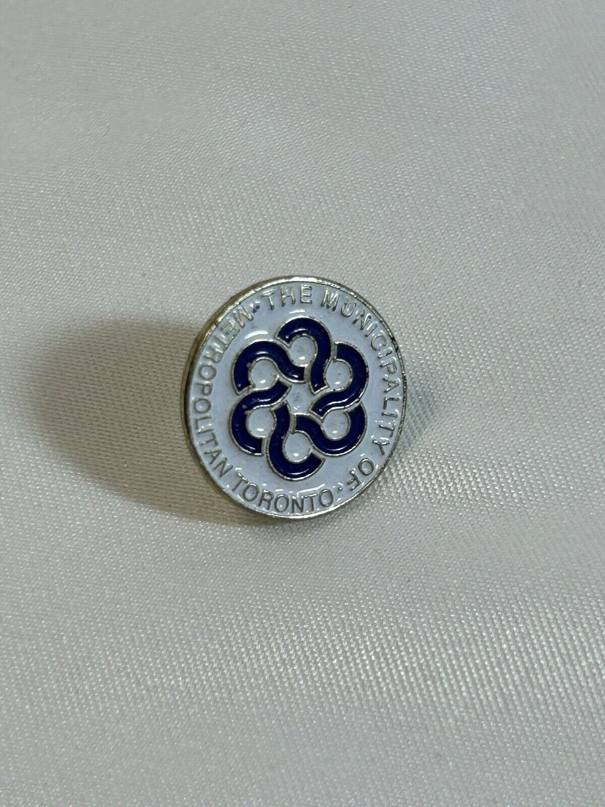 The Municipality of Metropolitan Toronto Collector Lapel Pin Button