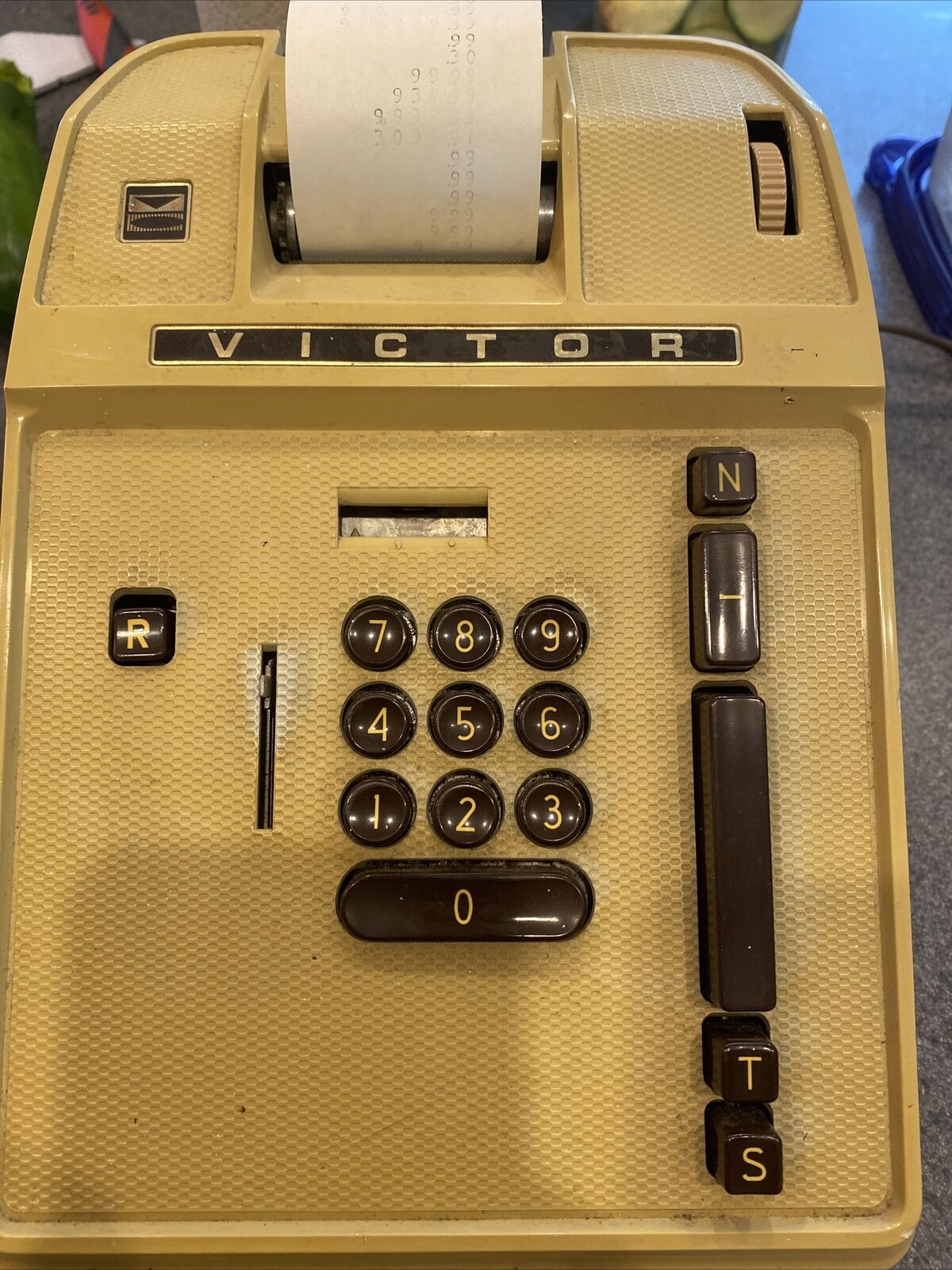 victor vintage Adding Machine Model: 17 83 54 - Turns On