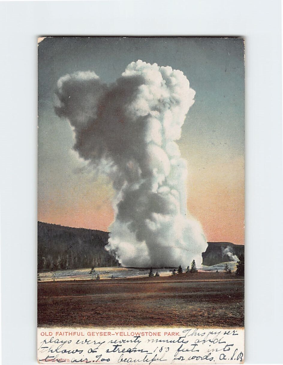 Postcard Old Faithful Geyser, Yellowstone Park, Wyoming, USA