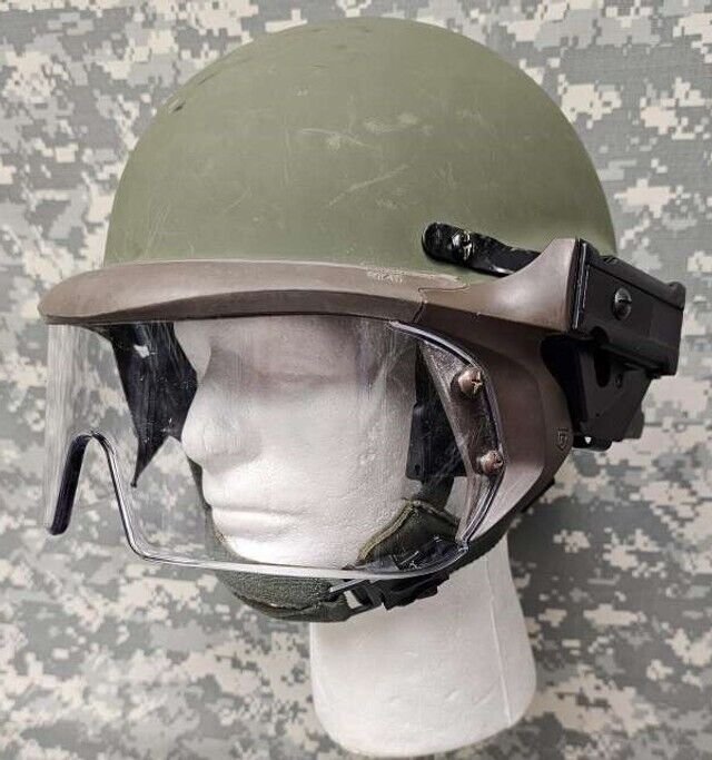 Canadian Armed Forces Helmet w/Revision Flip Down Visor - Medium