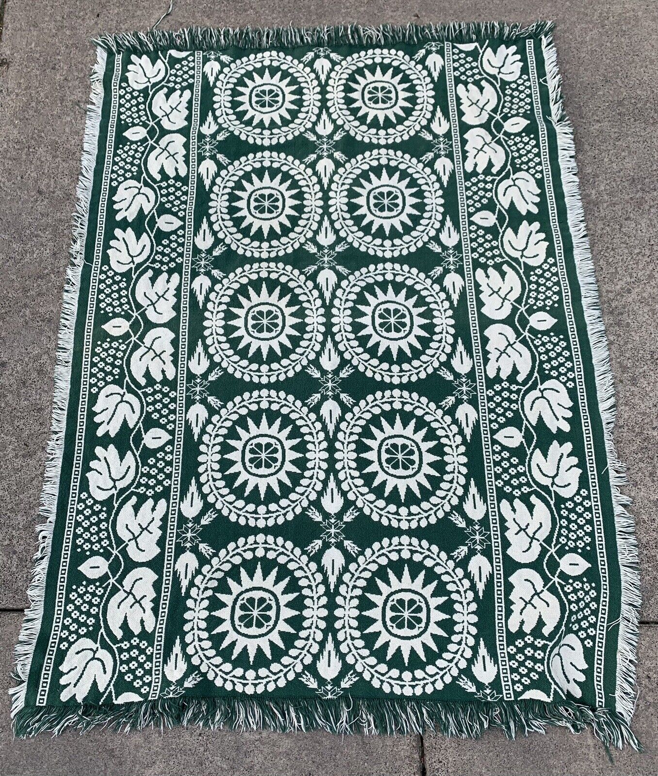 Vintage Williamsburg Goodwin Weavers Tapestry Blanket 60x46”  Green Cream Flaws