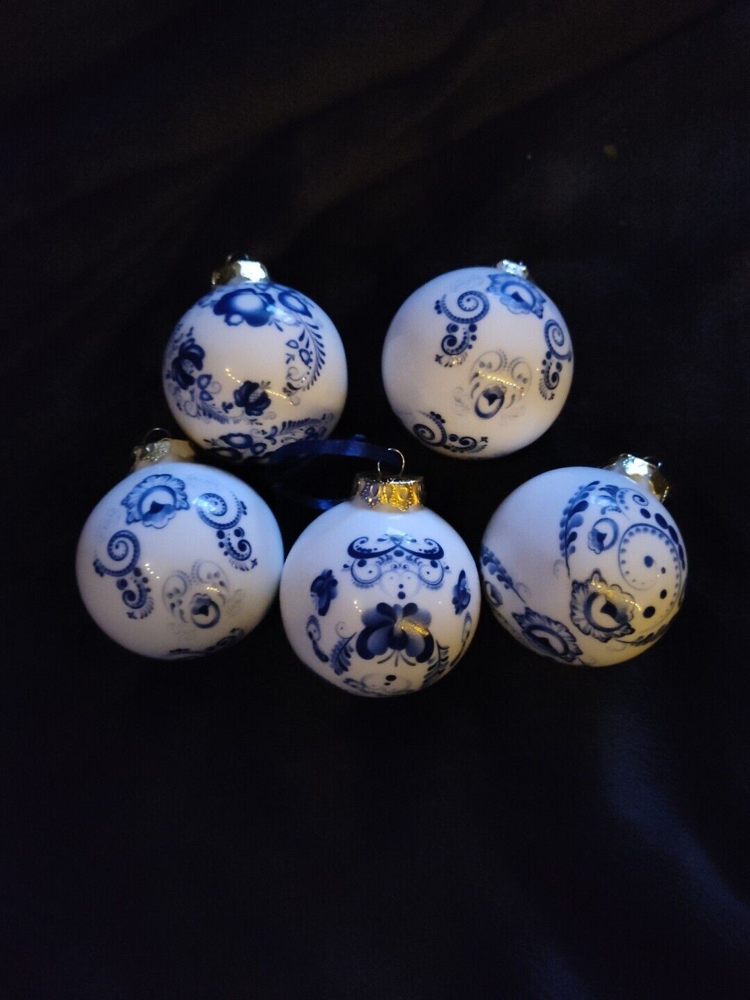Set of 5  CHINOISERIE Blue & White Ball Ornaments, 