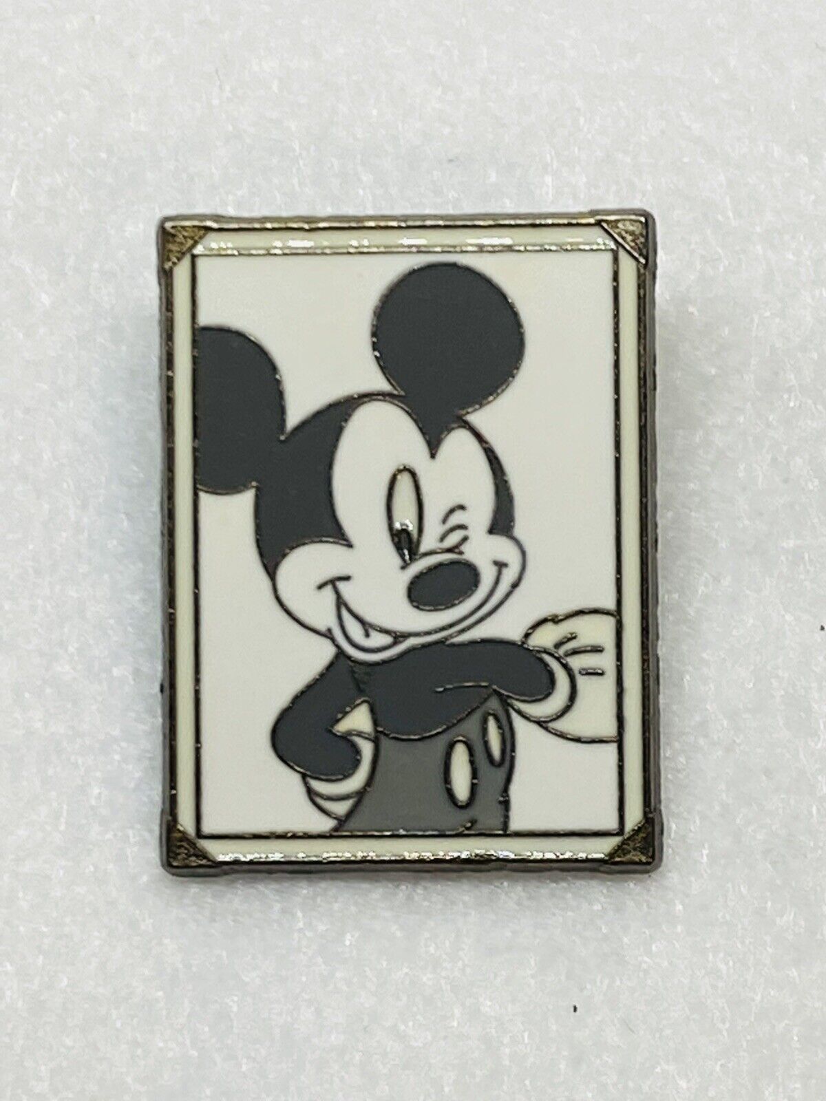 Disney Trading Pin - Mickey Mouse Black & White Snapshots