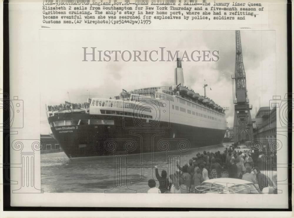 1975 Press Photo Luxury liner Queen Elizabeth 2 sails from Southampton, England.