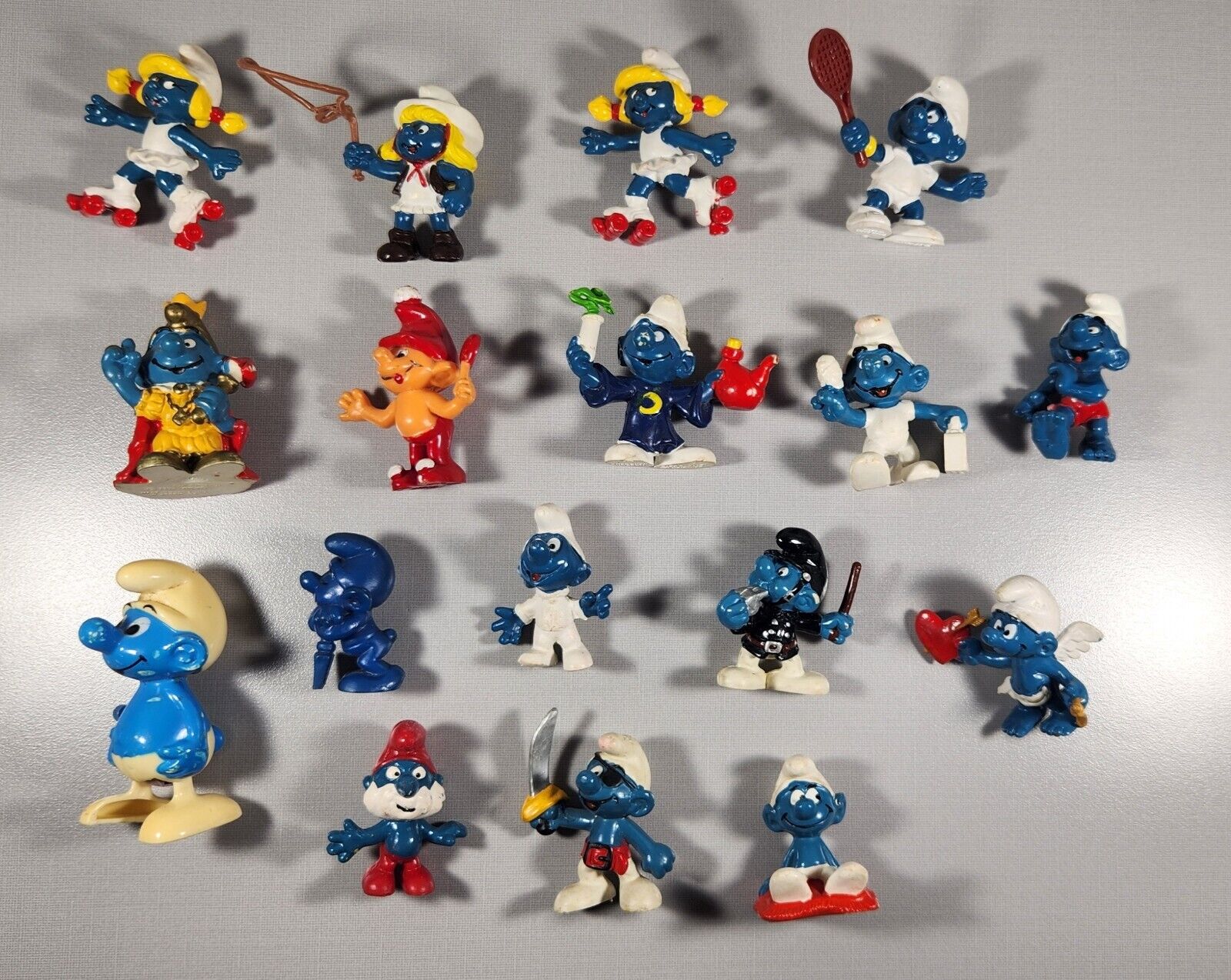 LOT OF 17 VINTAGE SMURFS TOY COLLECTION 