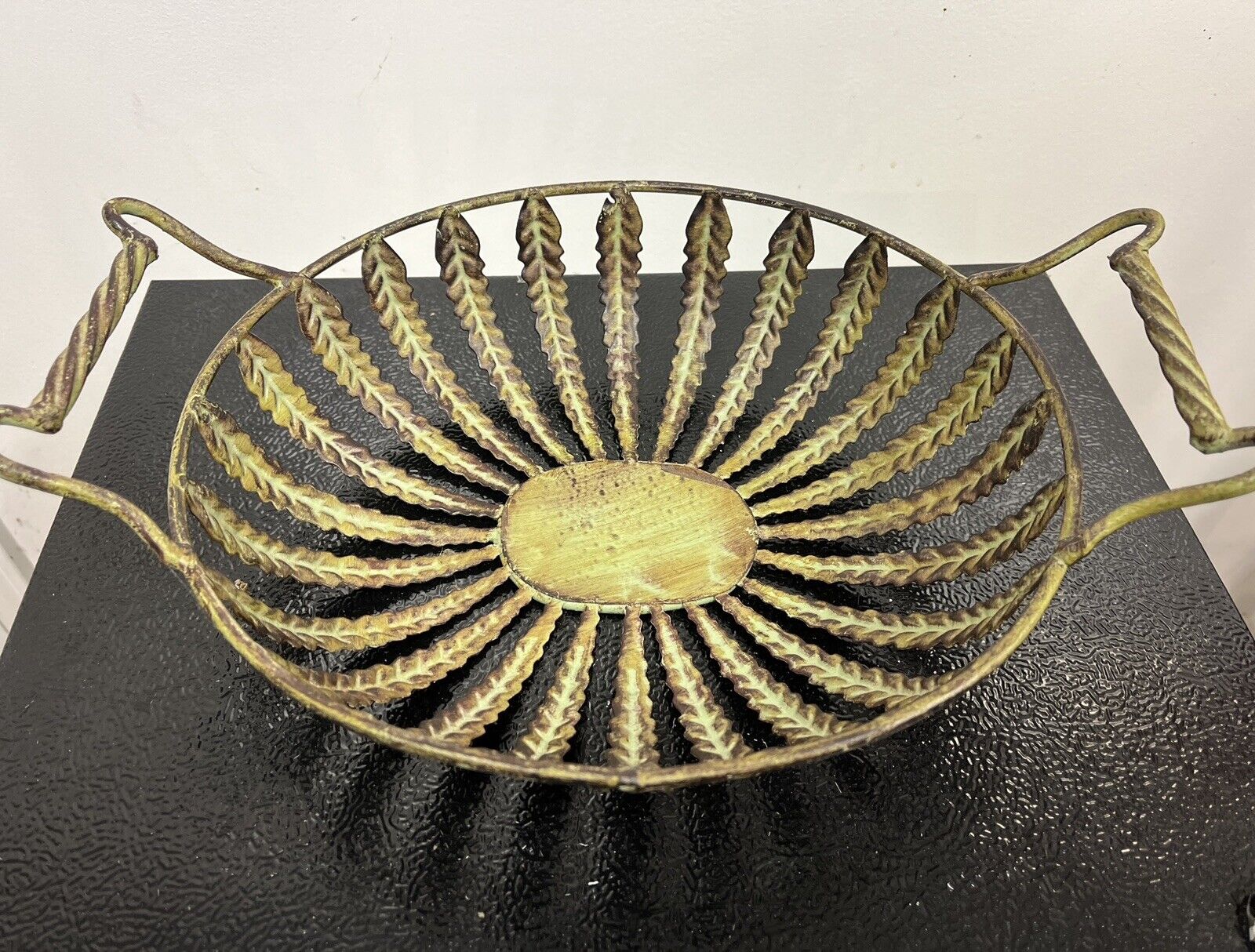 Metal Fruit Basket With Leaf Pattern 