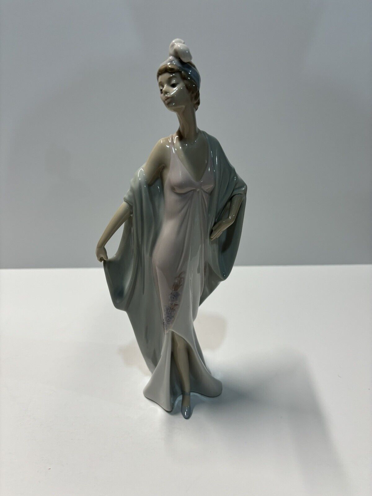 Lladro Sophisticate Lady Figurine #5787 Condition In Original Box