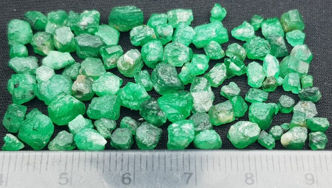 33 Ct Natural Green Color Emerald Crystal Lot From Pakistan