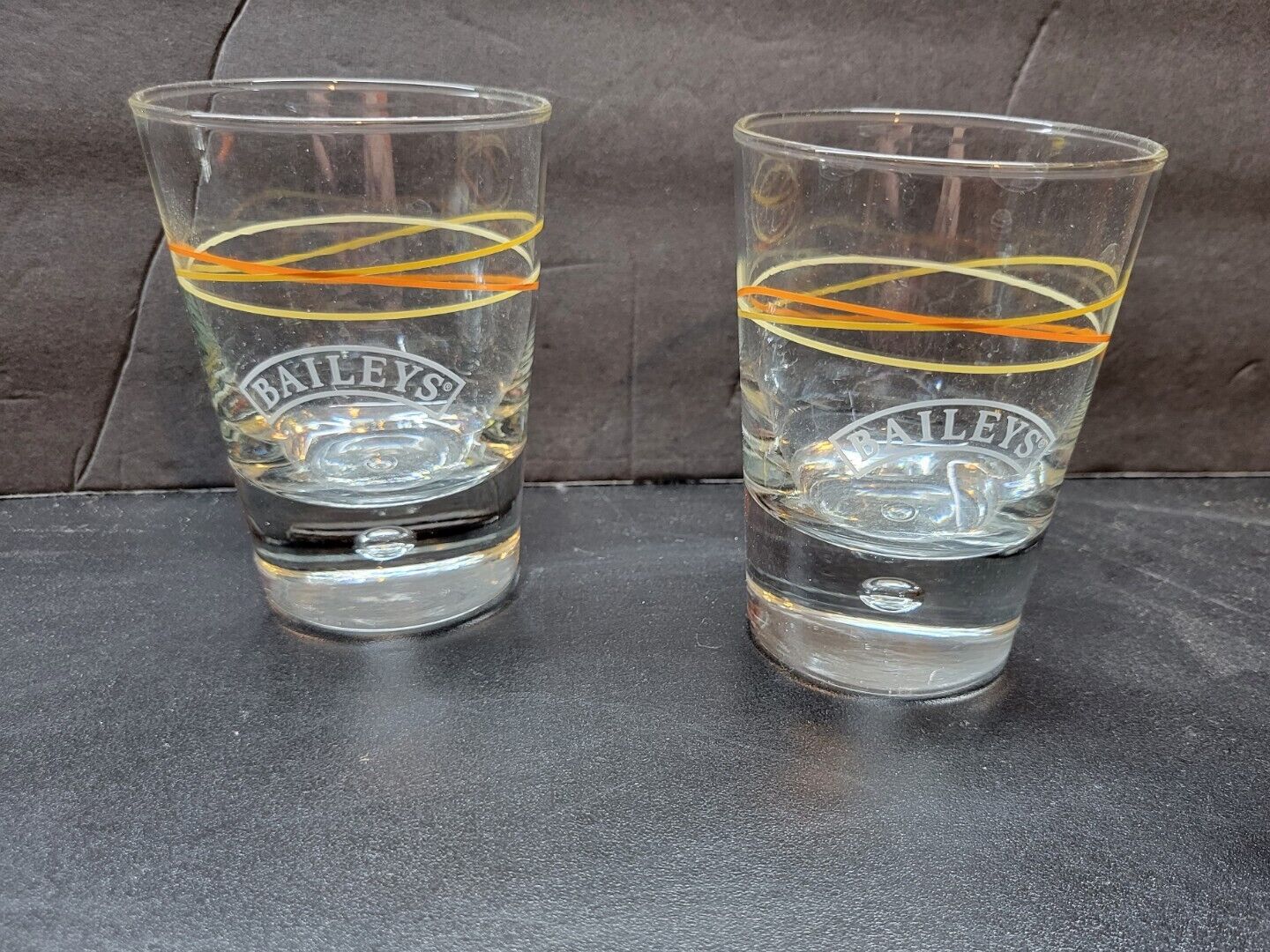 Set Of 2 Bailey\'s Glass Tumblers  Etched Brown Lines Bubble