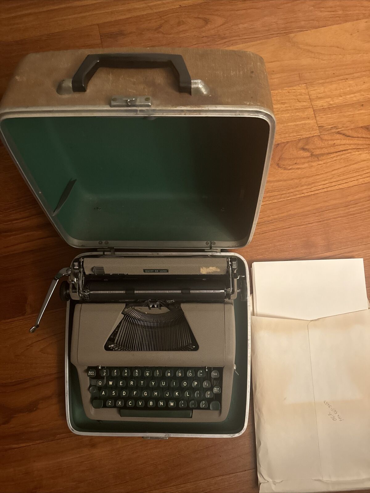 Royal Quiet DeLuxe Manual Typewriter Portable Hard Case W/ Paper Sheets Works