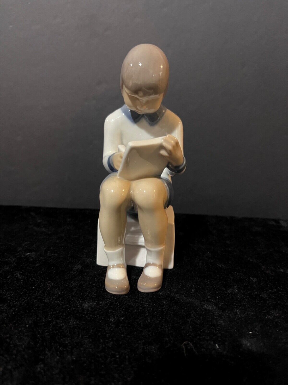 Bing and Grondahl (B & G) Denmark Figurine - THE LITTLE ARTIST, 2184 M