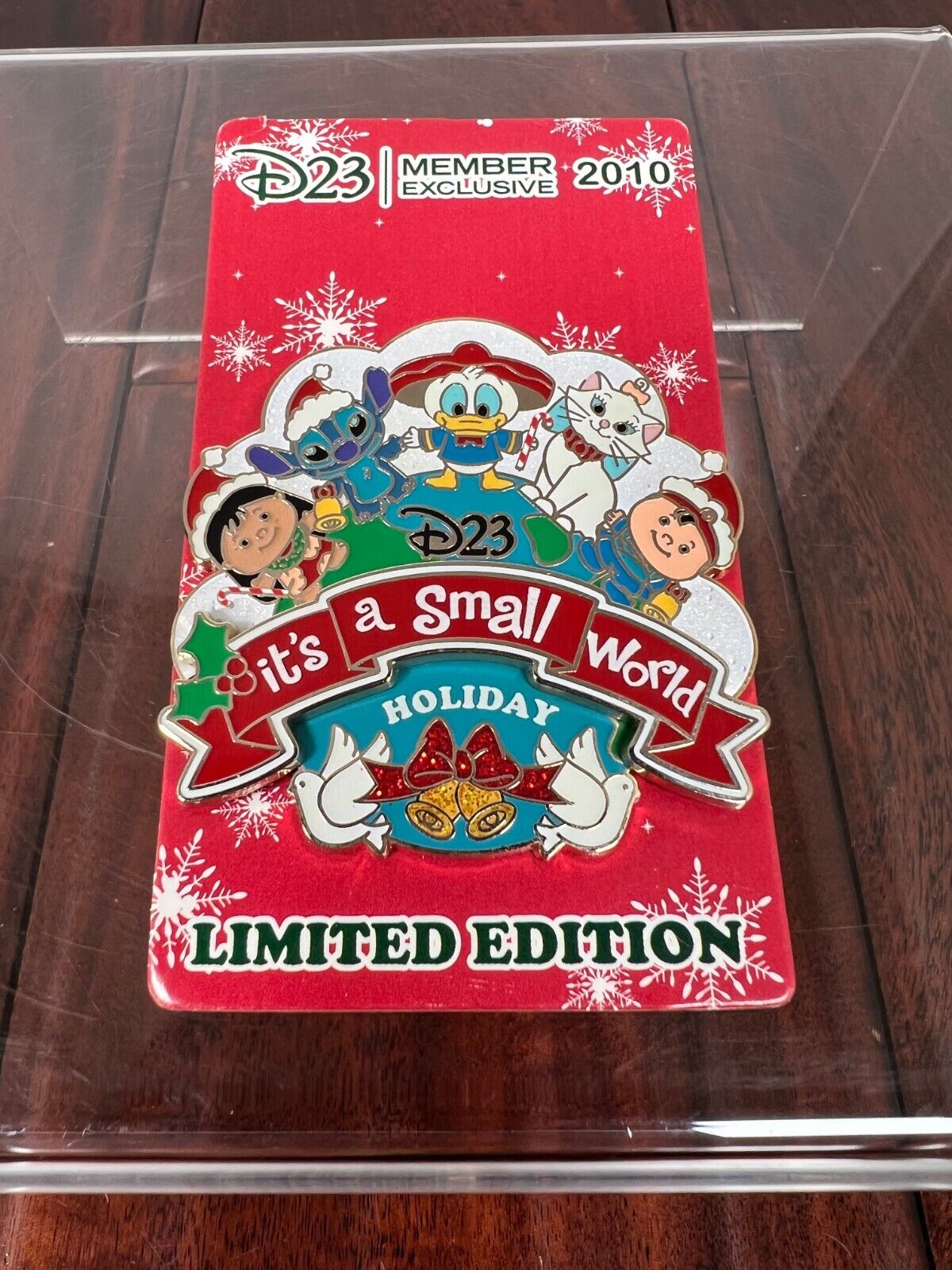 Pin 81026 DLR - It's A Small World Holiday - D23 Exclusive