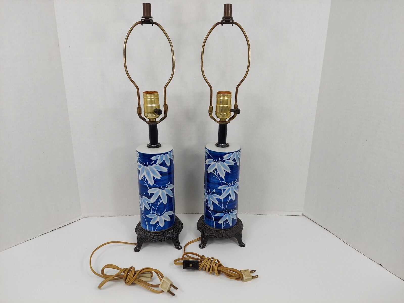 2 L&L Lovesky Asian Blue Willow Floral Chinoiserie Porcelain & Metal TABLE LAMPS