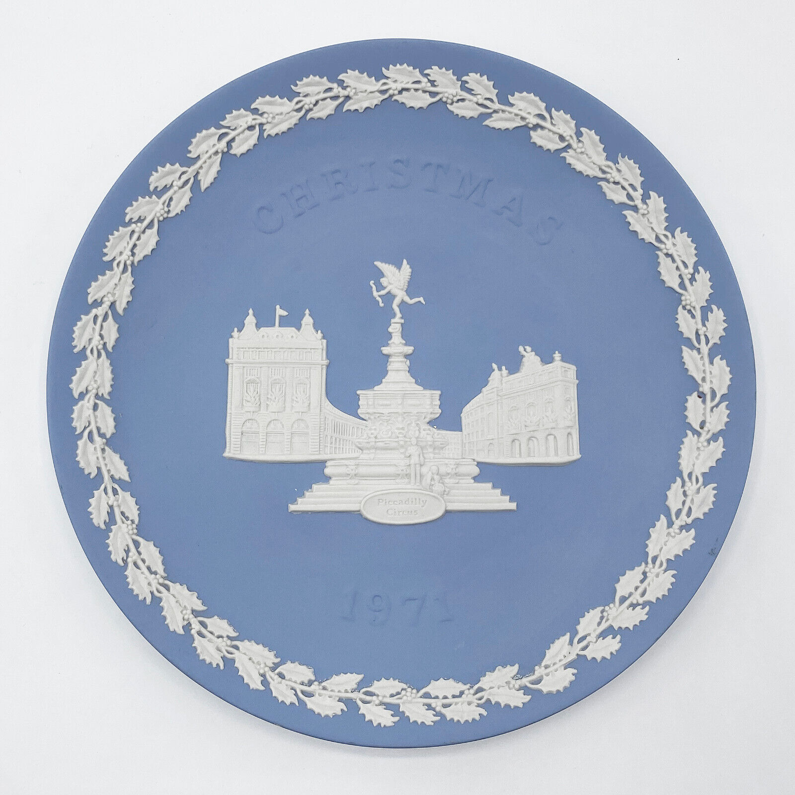 WEDGWOOD Jasperware Vintage 1971 Blue Christmas Plate with Piccadilly Circus