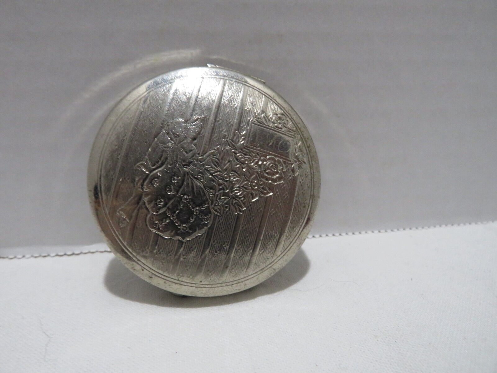 VTG LANE SILVER COMPACT W/POWDER & PAD MADE IN ITALY