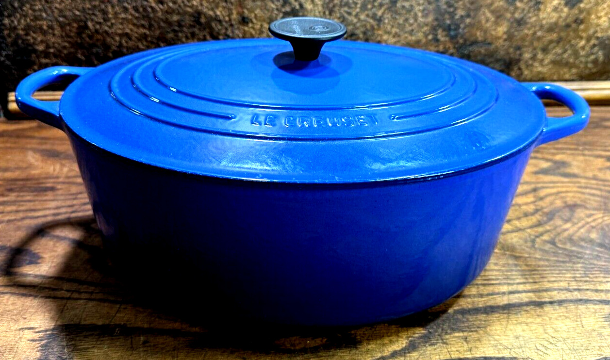 Le Creuset Classic Blue Oval #33 Dutch Oven / Porcelain 8 qt Cast Iron Cookware