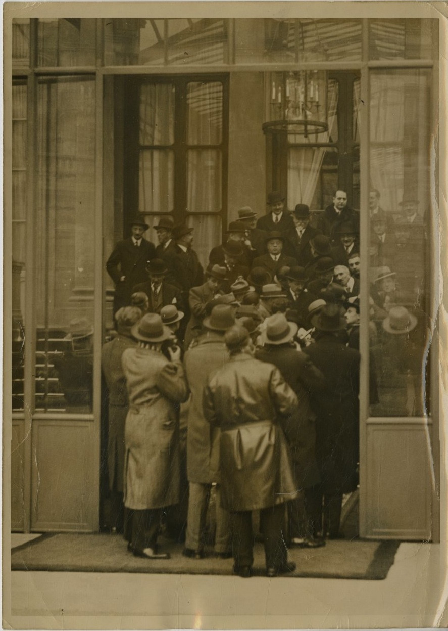 Paris November 1933, the Chautemps ministry at the exit of the Elysée Vintag