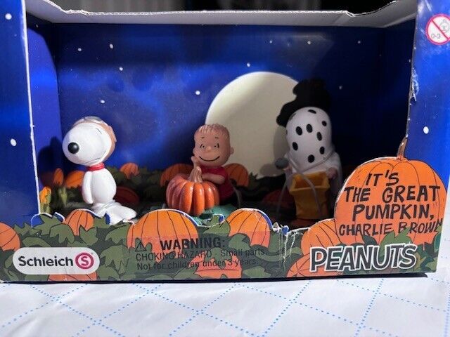 NEW Peanuts Halloween It's The Great Pumpkin Charlie Brown Figure Set 