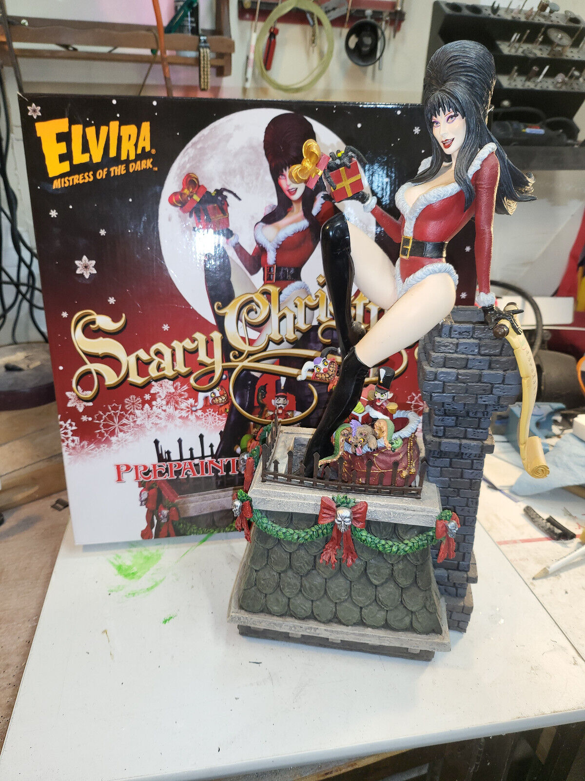 2015 Tweeterhead/Sideshow Elvira Scary Christmas Statue Out Of Production
