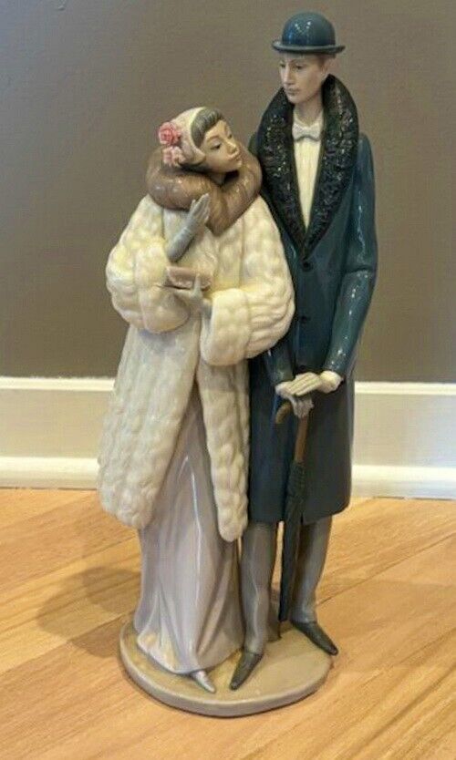 Lladro 1452 Couple Out On The Town