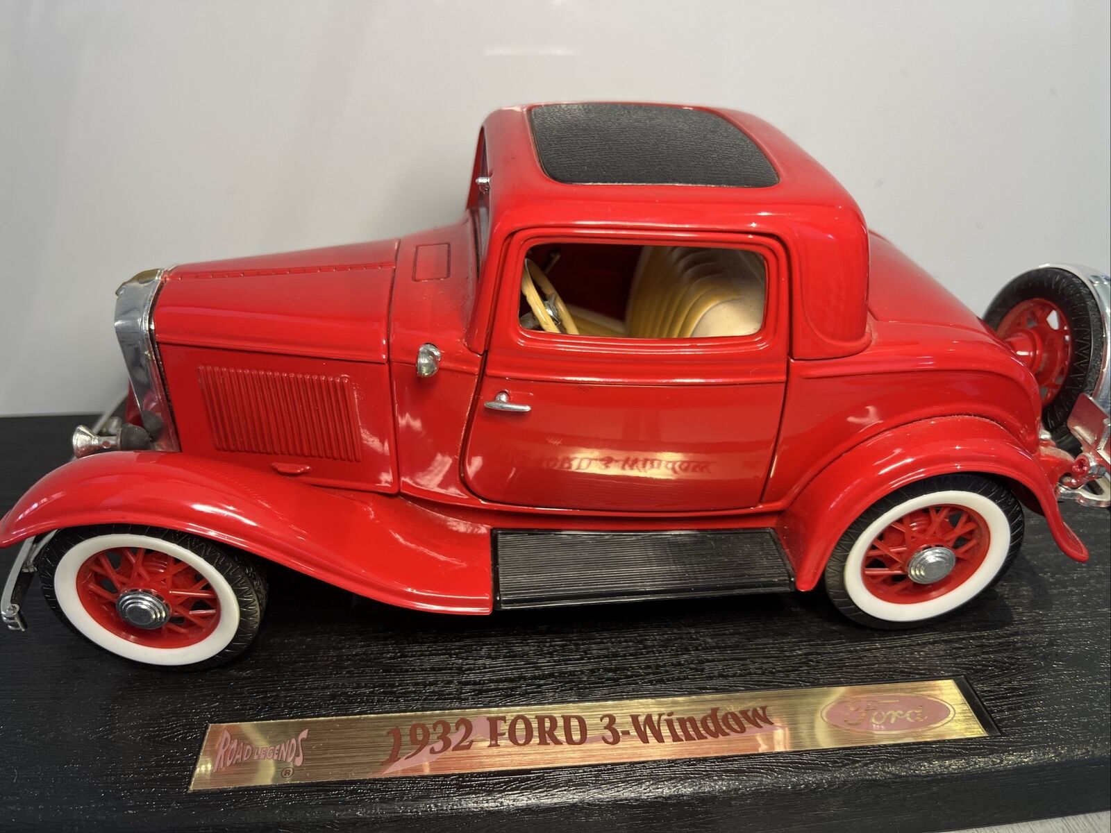 1932 Ford 3 - Window Road Legends Car Vintage Figurine Collectable Decor