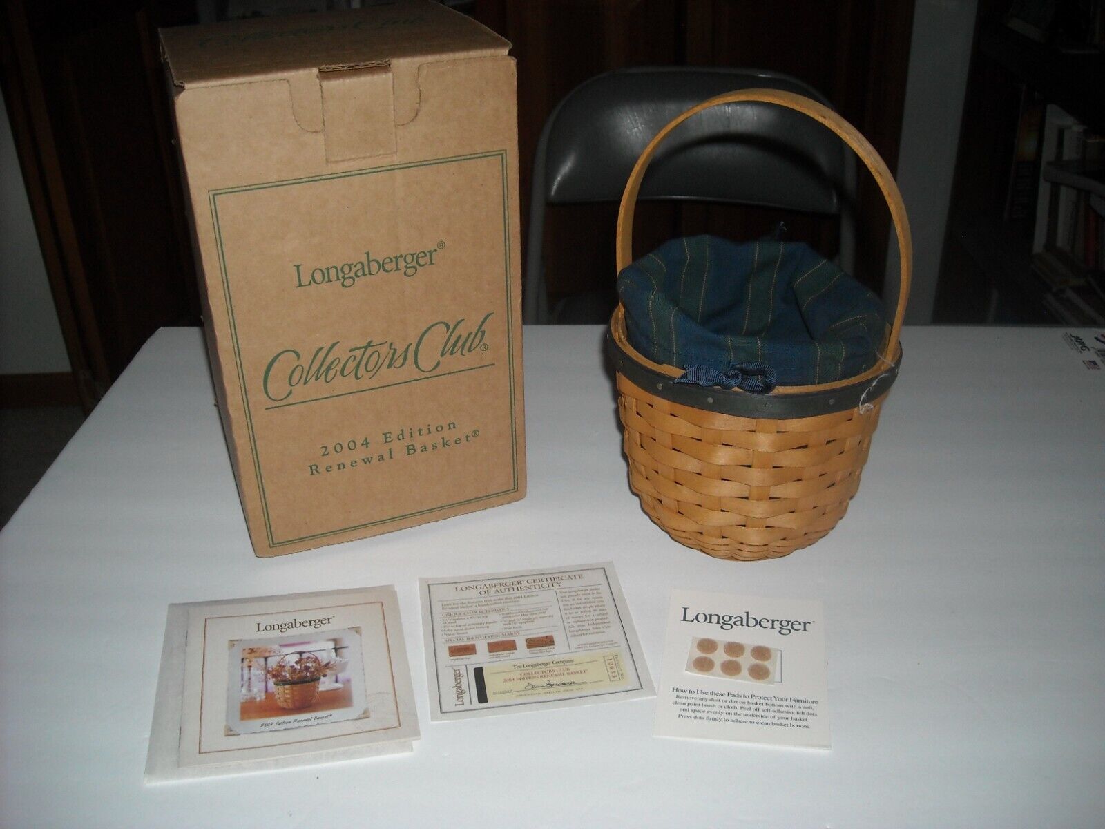 New Longaberger Collectors Club 2004 Edition Renewal Basket With Protector Liner