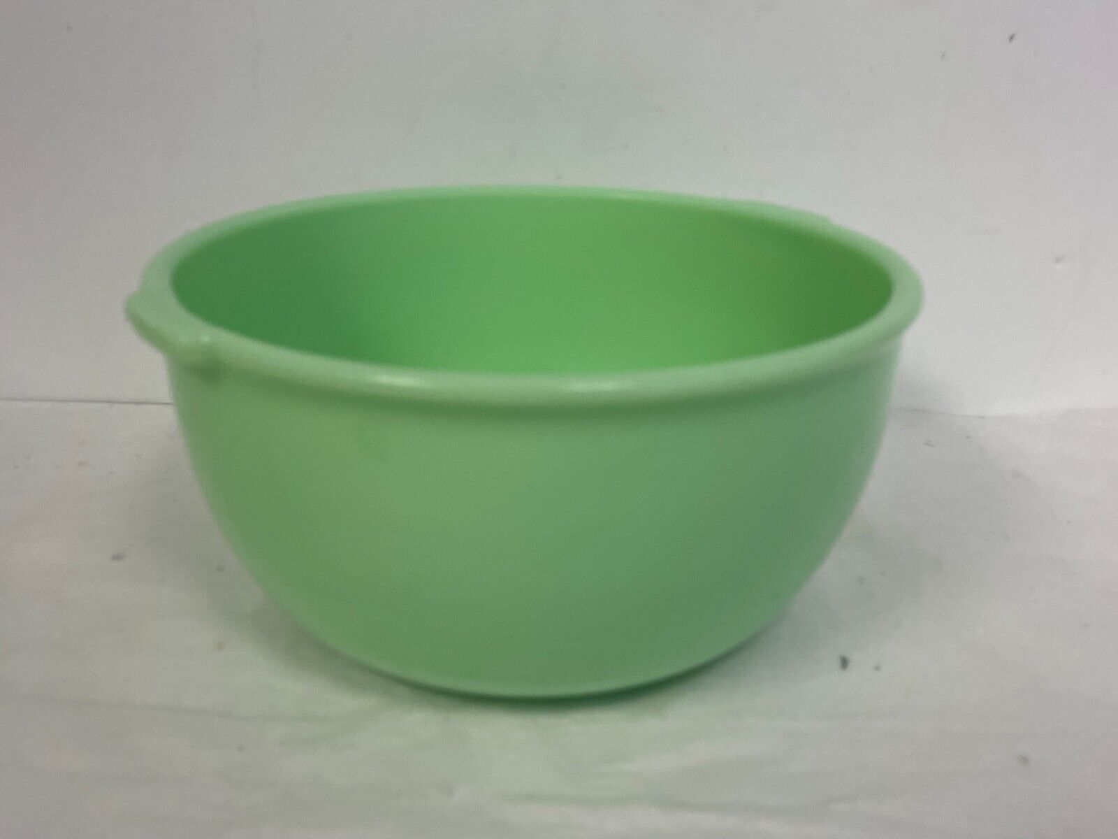 VG+ Vintage Jeidate Mixing Bowl Green Opaque 9.5Wx4.5\