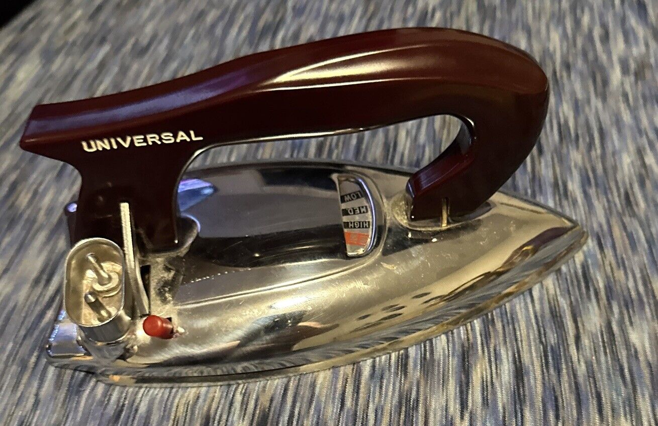 Vintage 1950s - 1960s Universal Travel Iron ,with Case. Tester