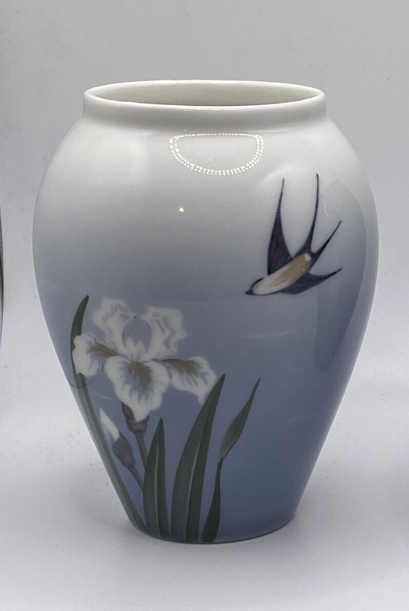 Vintage Royal Copenhagen Denmark Bird Iris Vase 4.5” #2676 271