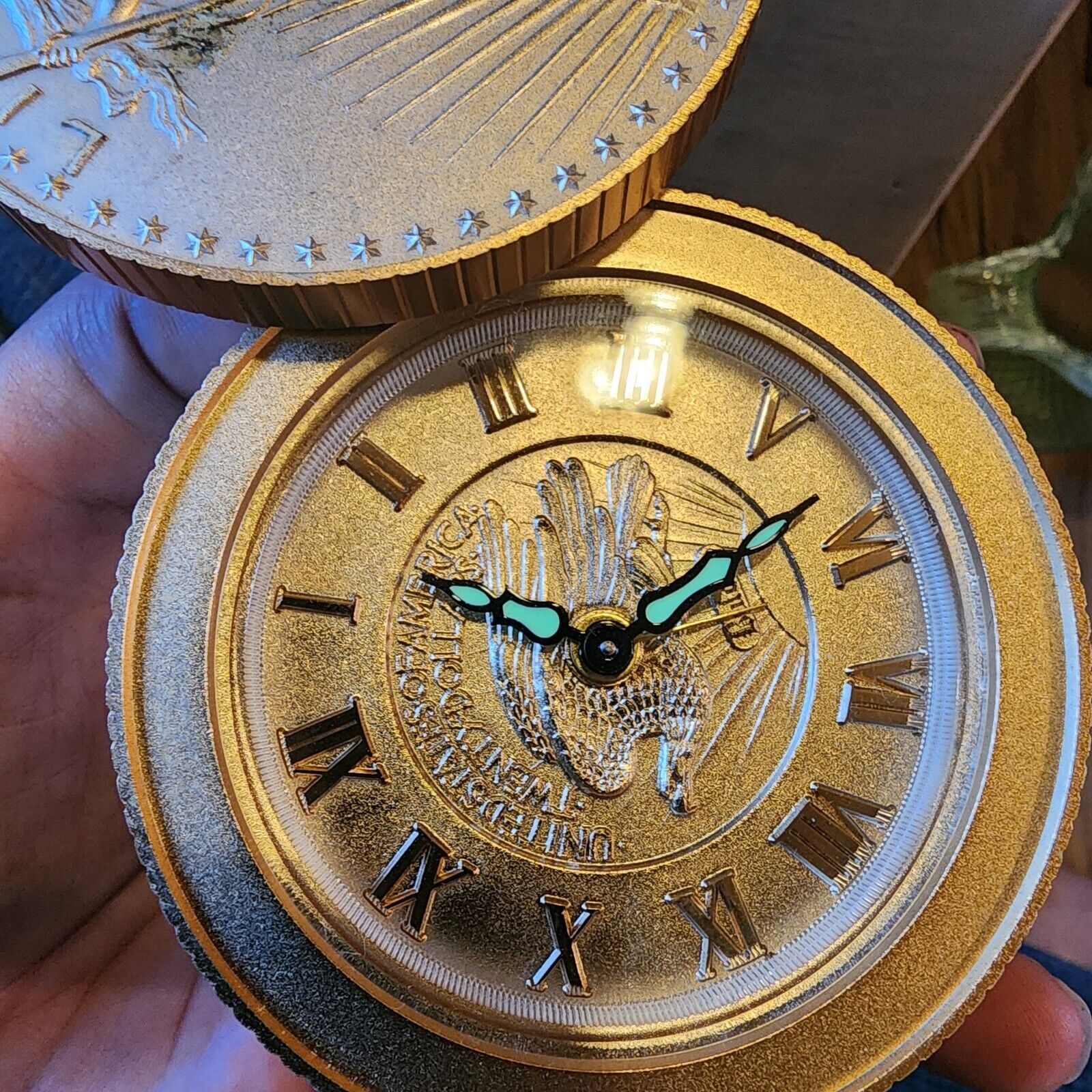 Bulova gold Tone Liberty Coin Desk Travel Quartz Alarm Clock Vintage