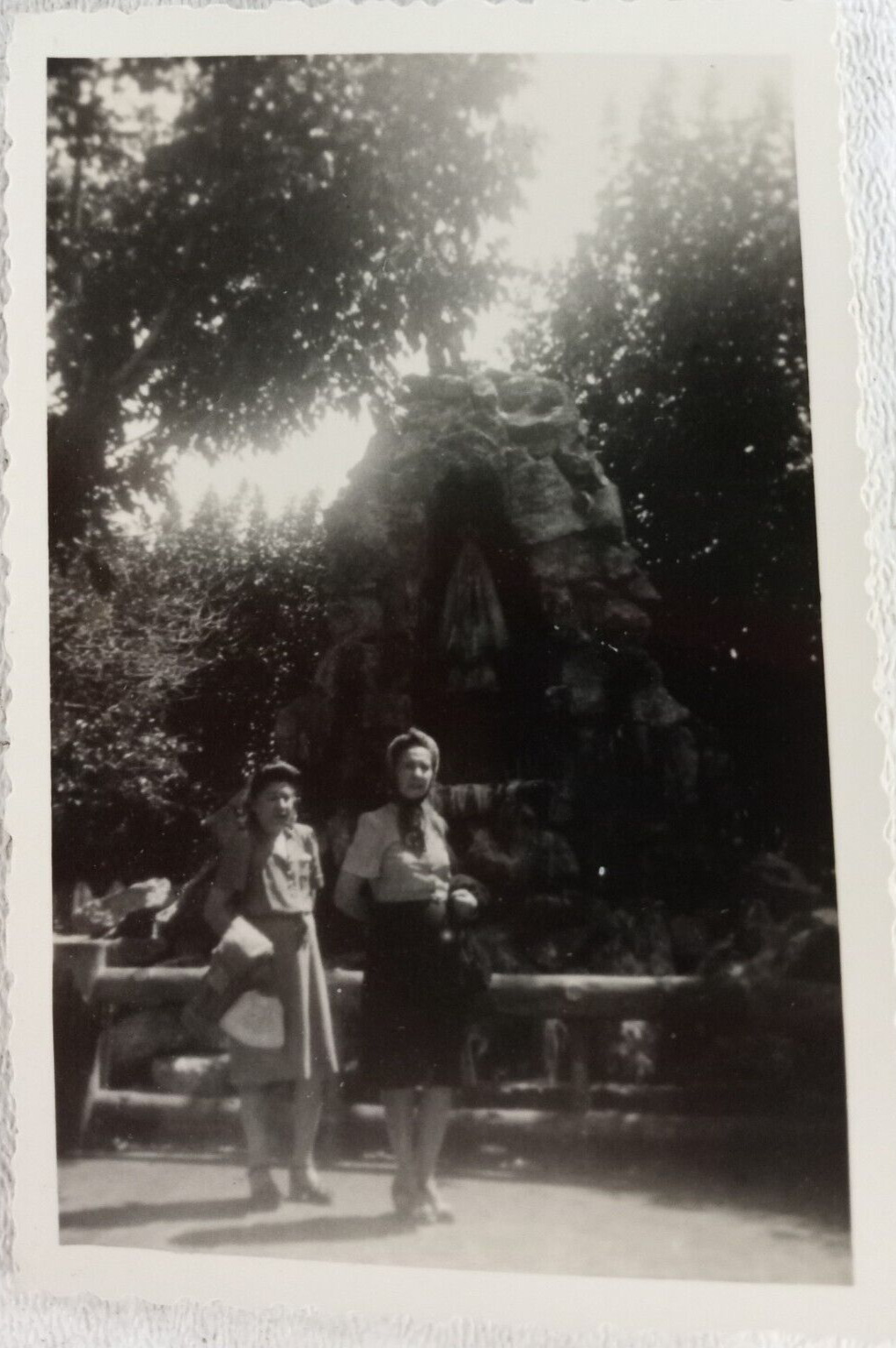 Vintage 1940\'s Photograph 2 Women Well Dressed at the Zoo 3x2