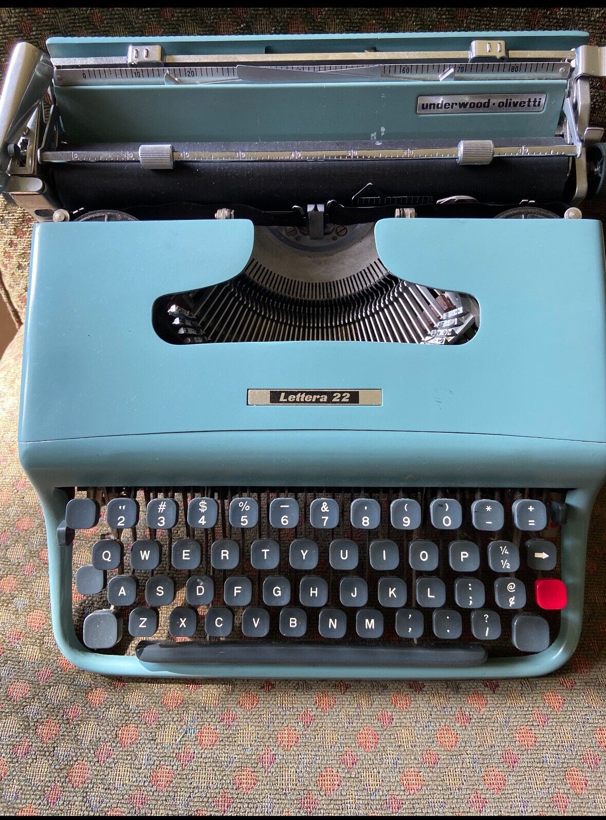 VINTAGE 1950s Underwood Olivetti Lettera 22 Portable Typewriter With Case Nice