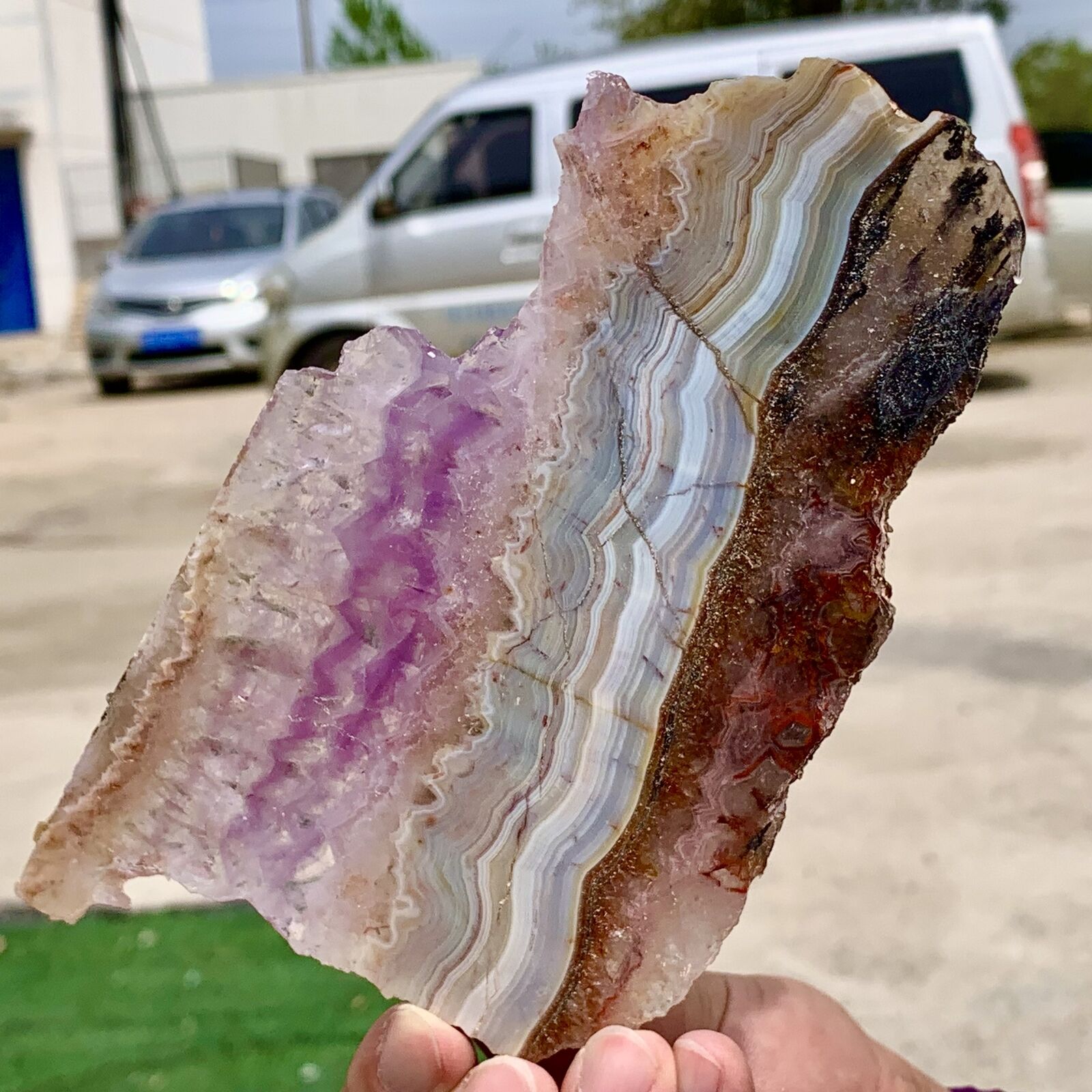 191G Natural and beautiful dreamy amethyst rough stone specimen