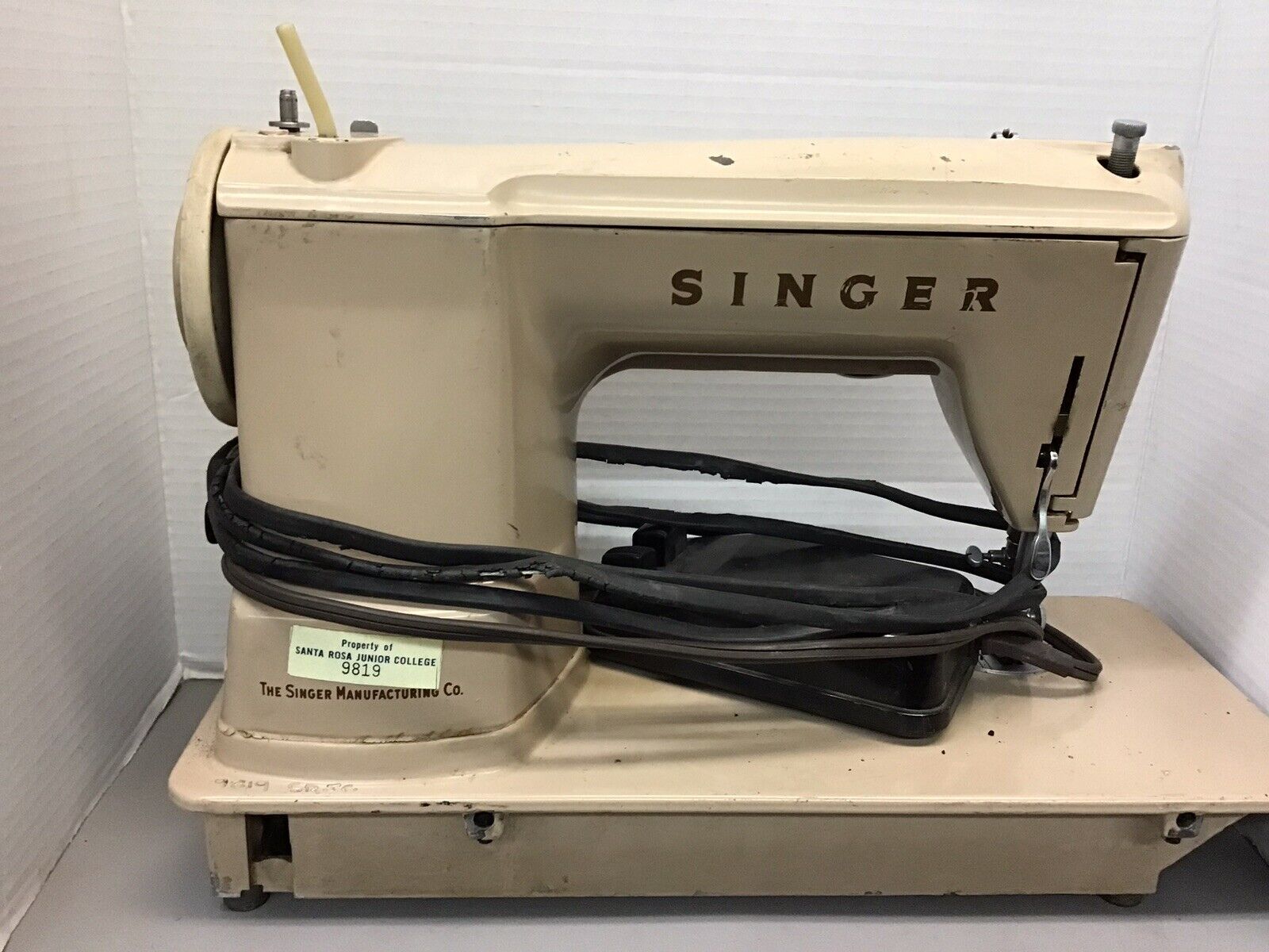 Vintage Singer 404 Slant-O-Matic Sewing Machine W/ Foot Pedal READ S8 (R6)
