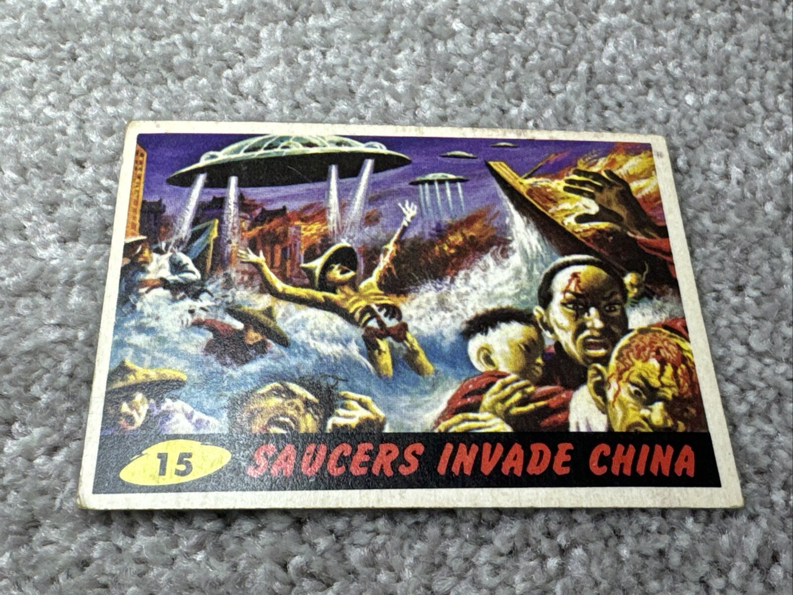 Genuine 1962 Mars Attacks Topps Bubbles  Card - #15 Saucers Invade China