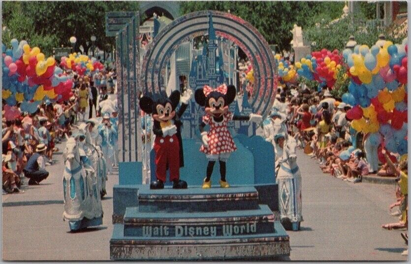 1981 WALT DISNEY WORLD Postcard Mickey & Minnie Mouse in 10th Anniversary Parade