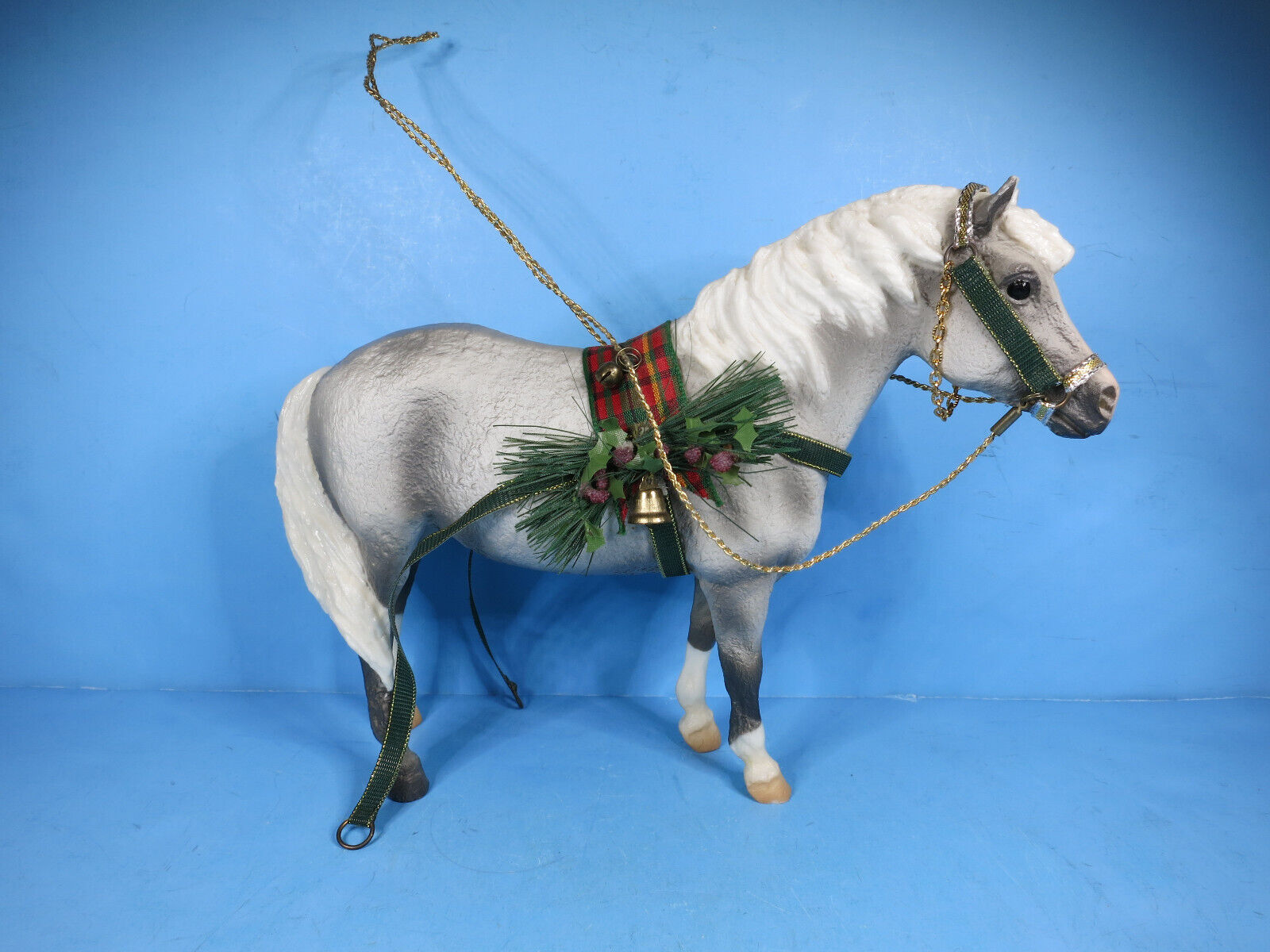 BREYER TRADITIONAL-Jingles 2001 Holiday Pony-Misty Mold-USED-Very Good Condition