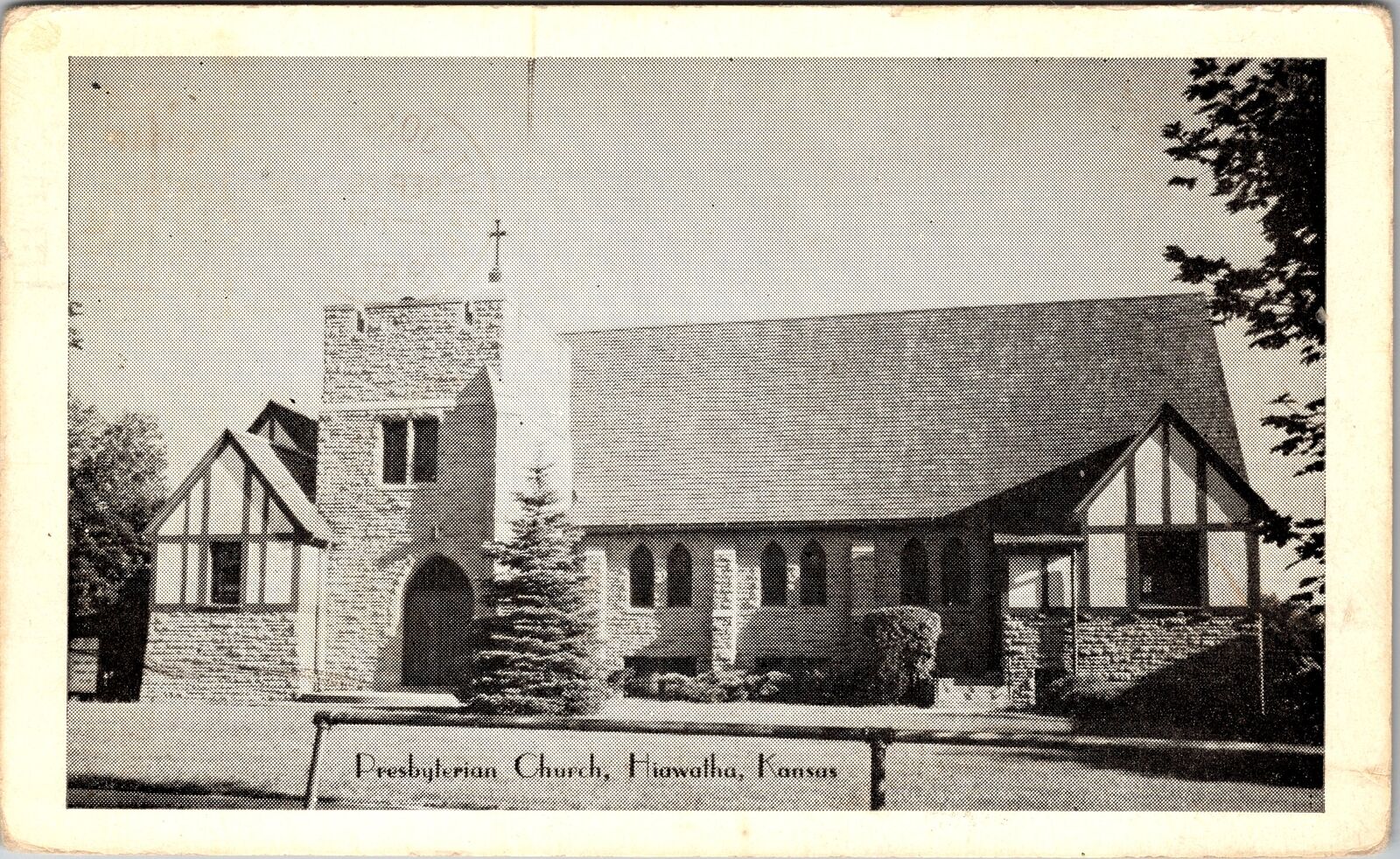 Hiawatha KS-Kansas, Presbyterian Church, Religion, Vintage Postcard
